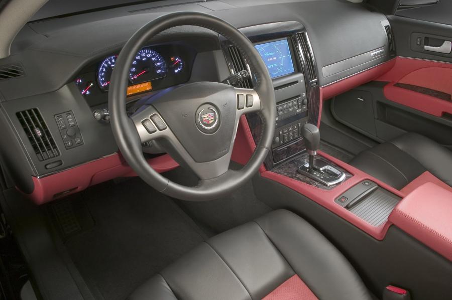  Cadillac STS-V 2006 года  (фото 27 из 44)